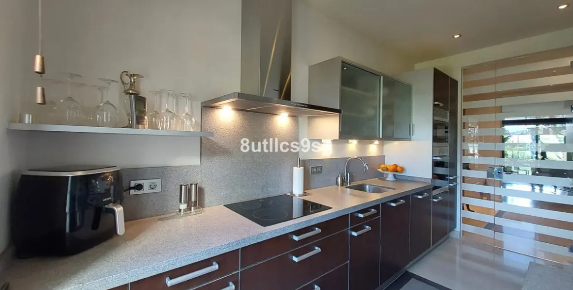 Venta de apartamento en planta baja en Benahavís 17