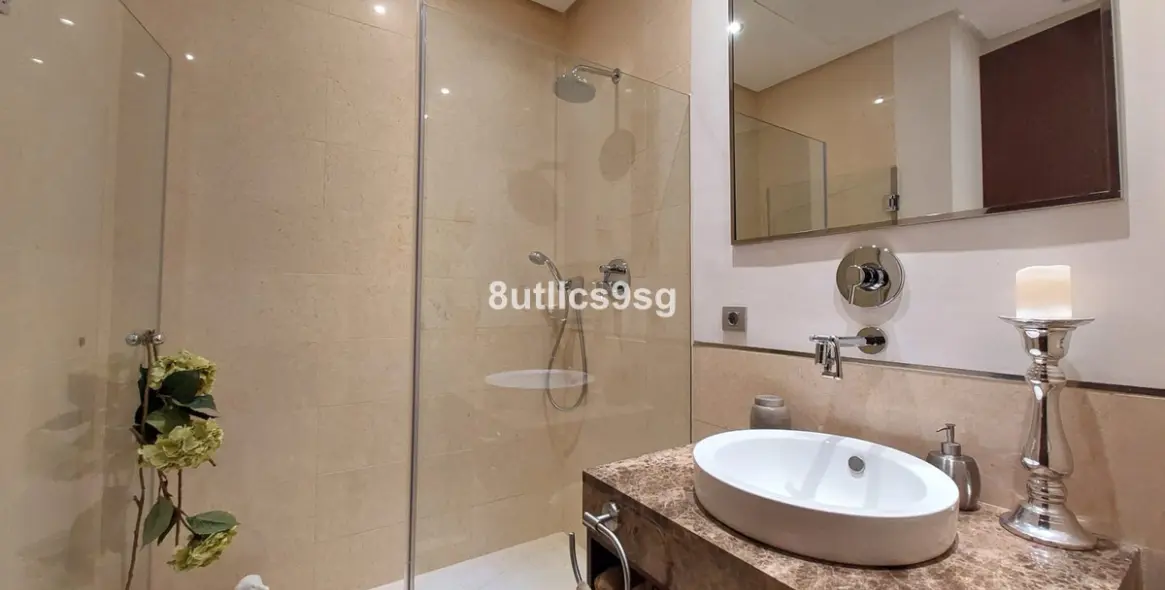 Venta de apartamento en planta baja en Benahavís 28