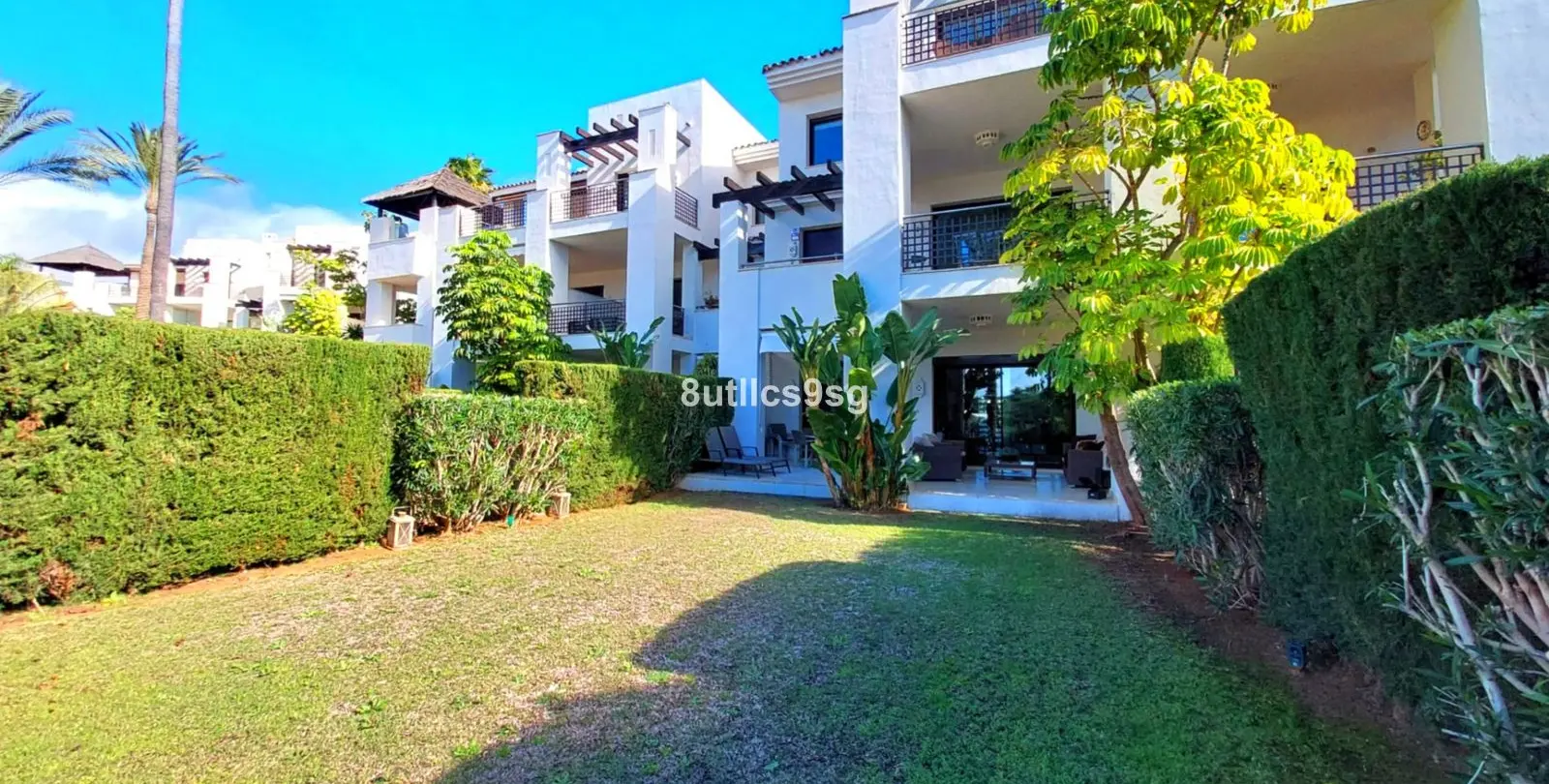 Sale of ground floor apartment in Benahavís 1