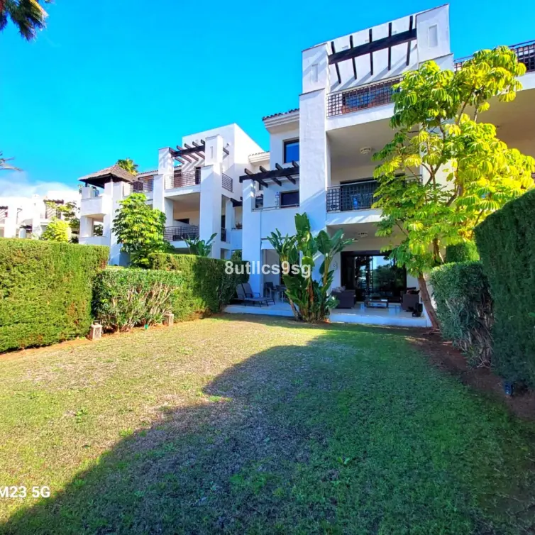 Sale of ground floor apartment in Benahavís