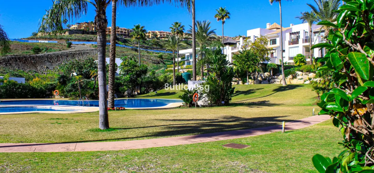 Sale of ground floor apartment in Benahavís 1