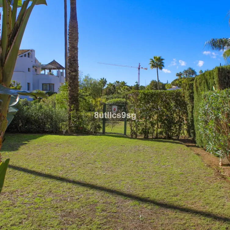 Sale of ground floor apartment in Benahavís