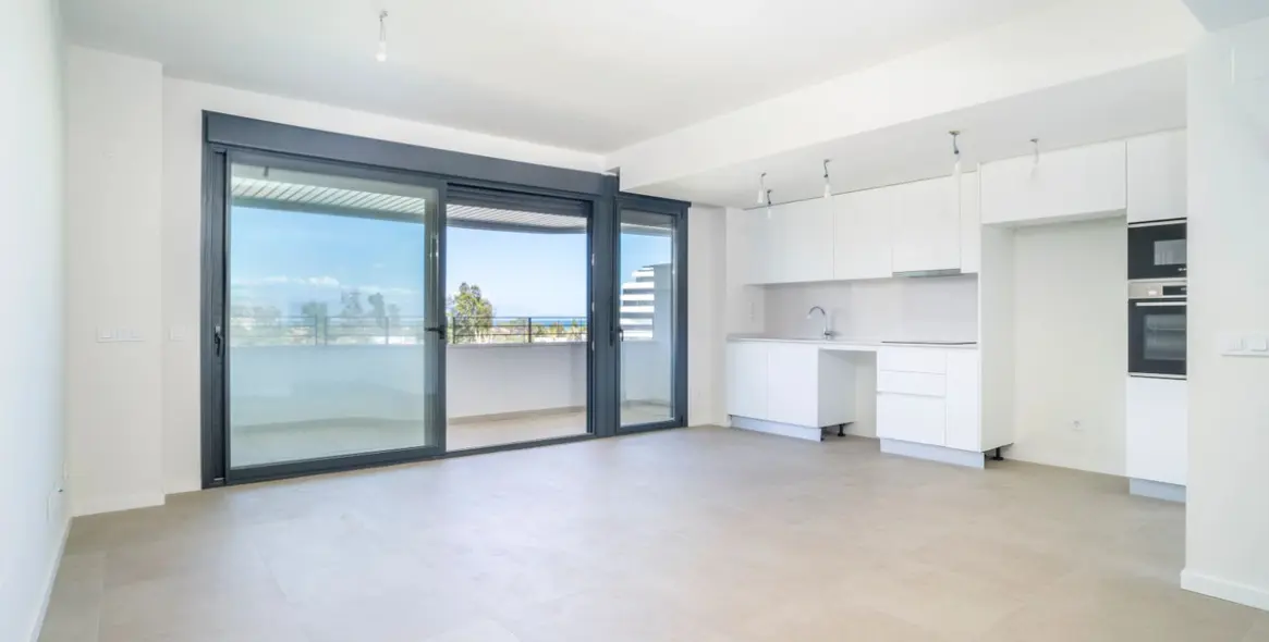 Venta de apartamento en planta media en Torremolinos 2