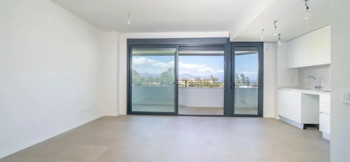 Venta de apartamento en planta media en Torremolinos 2