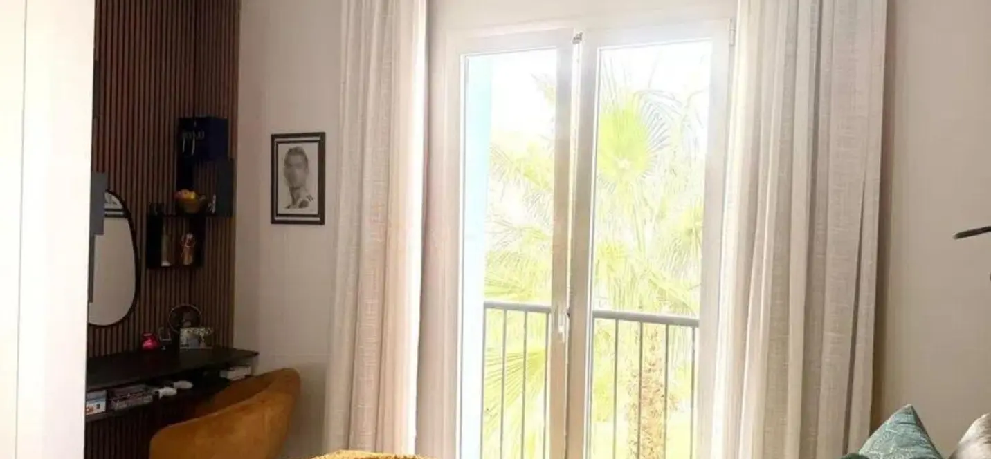 Sale of penthouse in El Paraiso 2