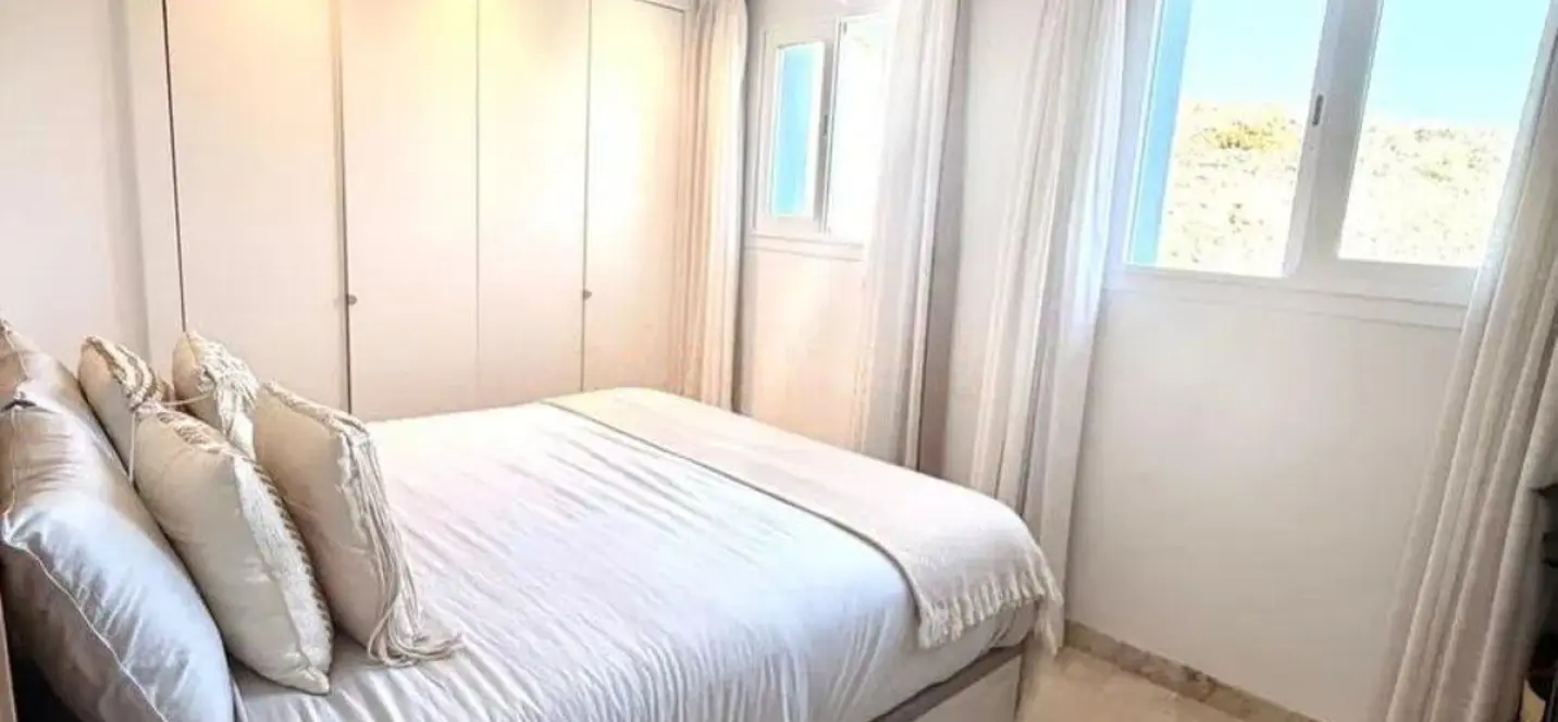 Sale of penthouse in El Paraiso 3