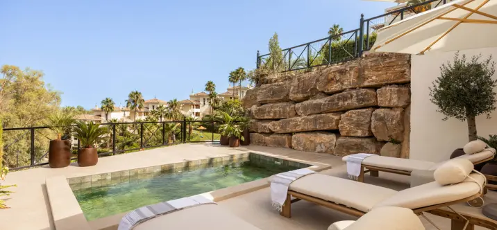 Venta de apartamento en planta media en Nueva Andalucía 0