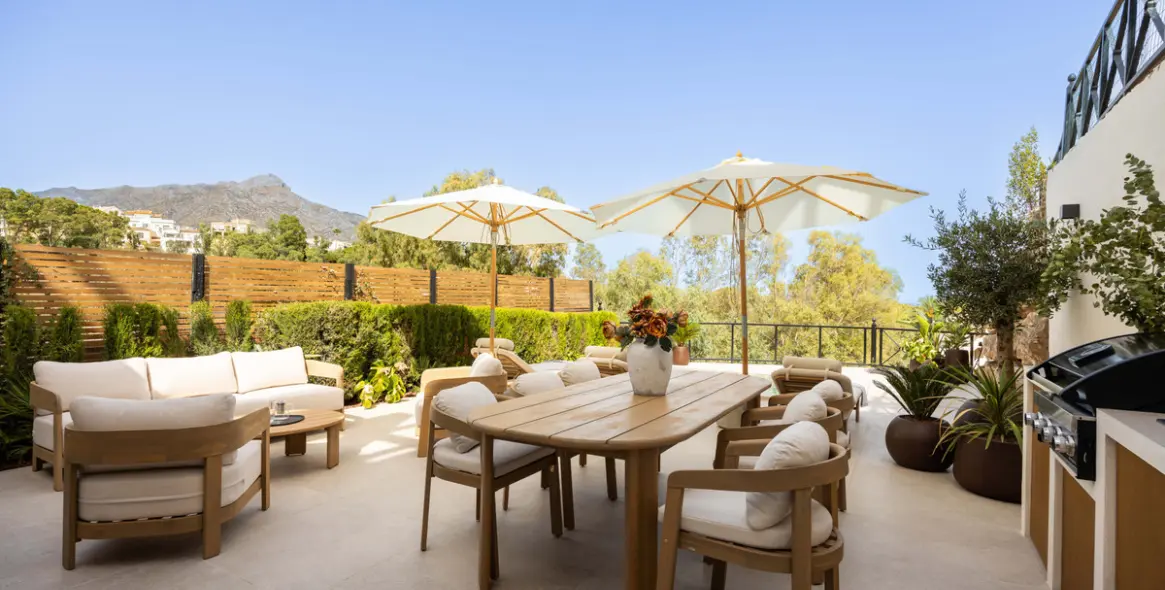 Venta de apartamento en planta media en Nueva Andalucía 2