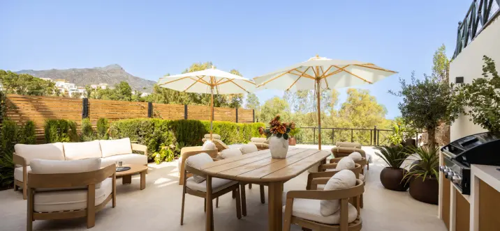 Venta de apartamento en planta media en Nueva Andalucía 1