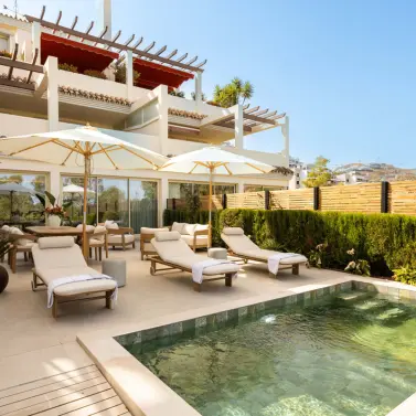 Venta de apartamento en planta media en Nueva Andalucía