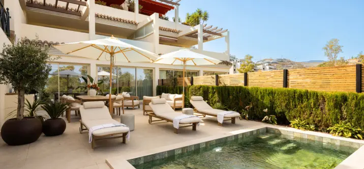 Venta de apartamento en planta media en Nueva Andalucía 2