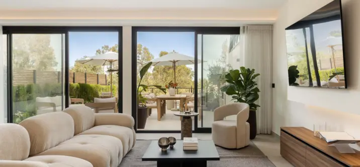 Venta de apartamento en planta media en Nueva Andalucía 3