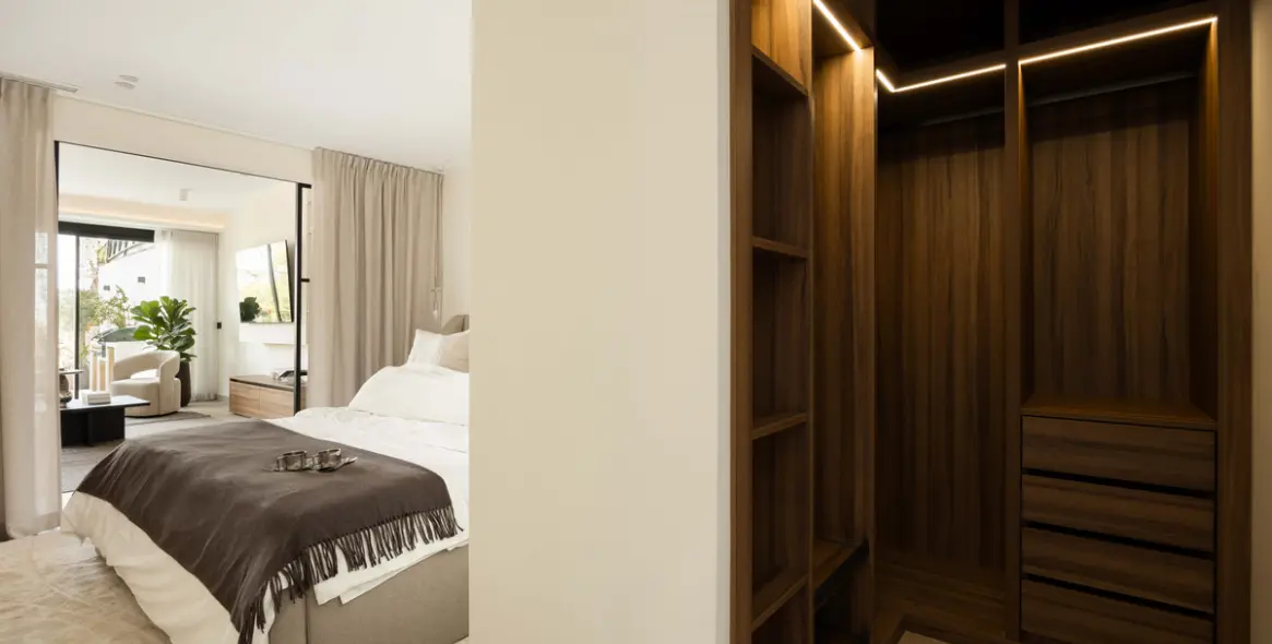 Venta de apartamento en planta media en Nueva Andalucía 13
