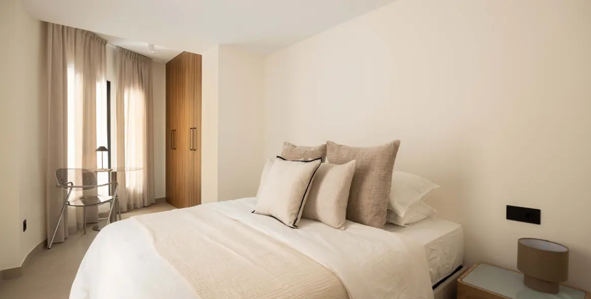 Venta de apartamento en planta media en Nueva Andalucía 18
