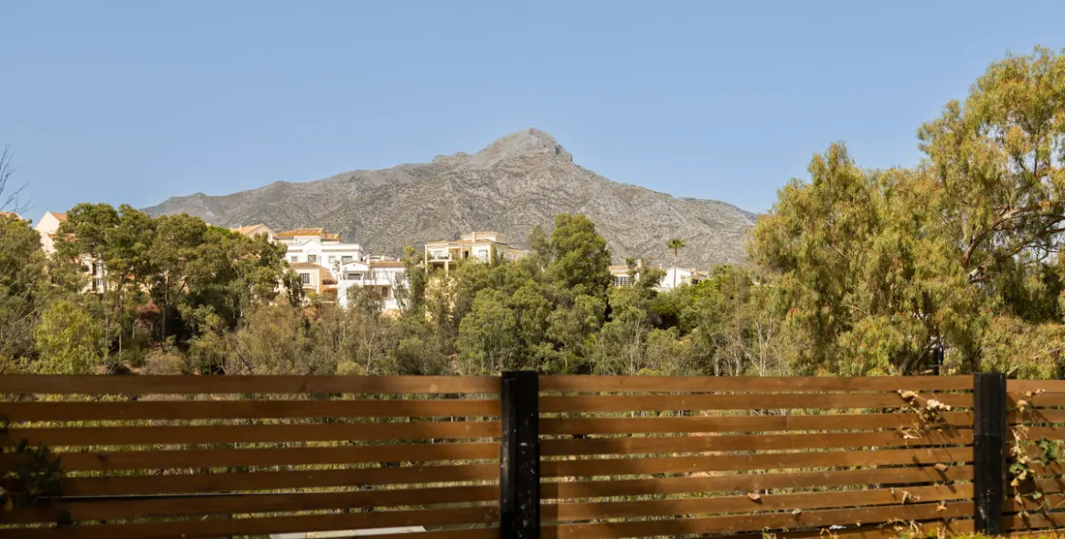 Venta de apartamento en planta media en Nueva Andalucía 27