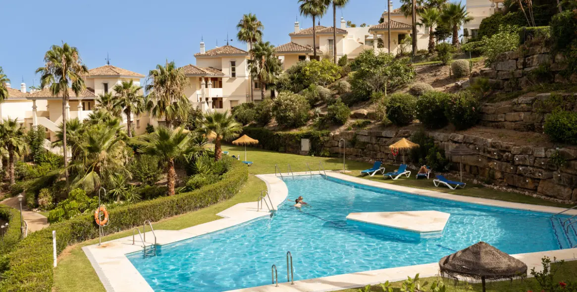 Venta de apartamento en planta media en Nueva Andalucía 28