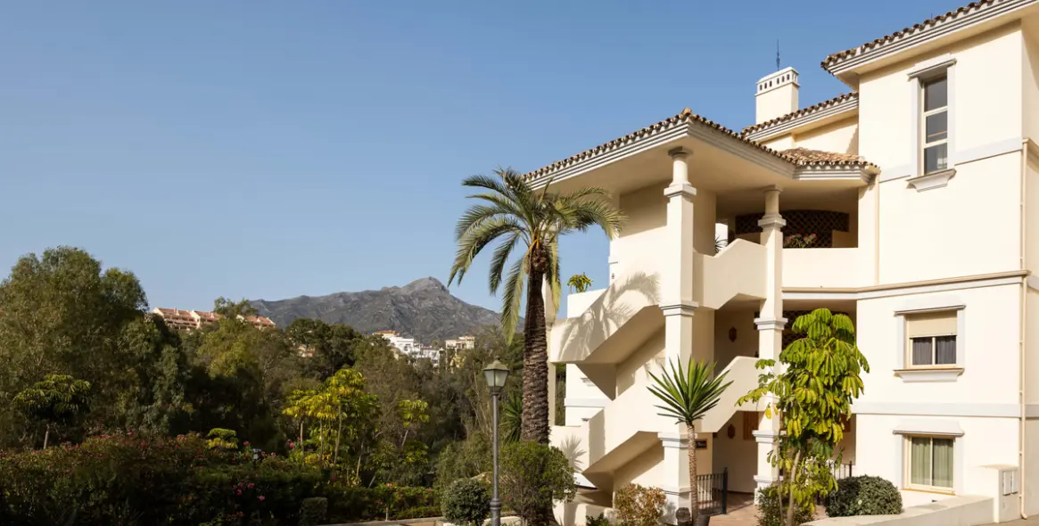Venta de apartamento en planta media en Nueva Andalucía 29