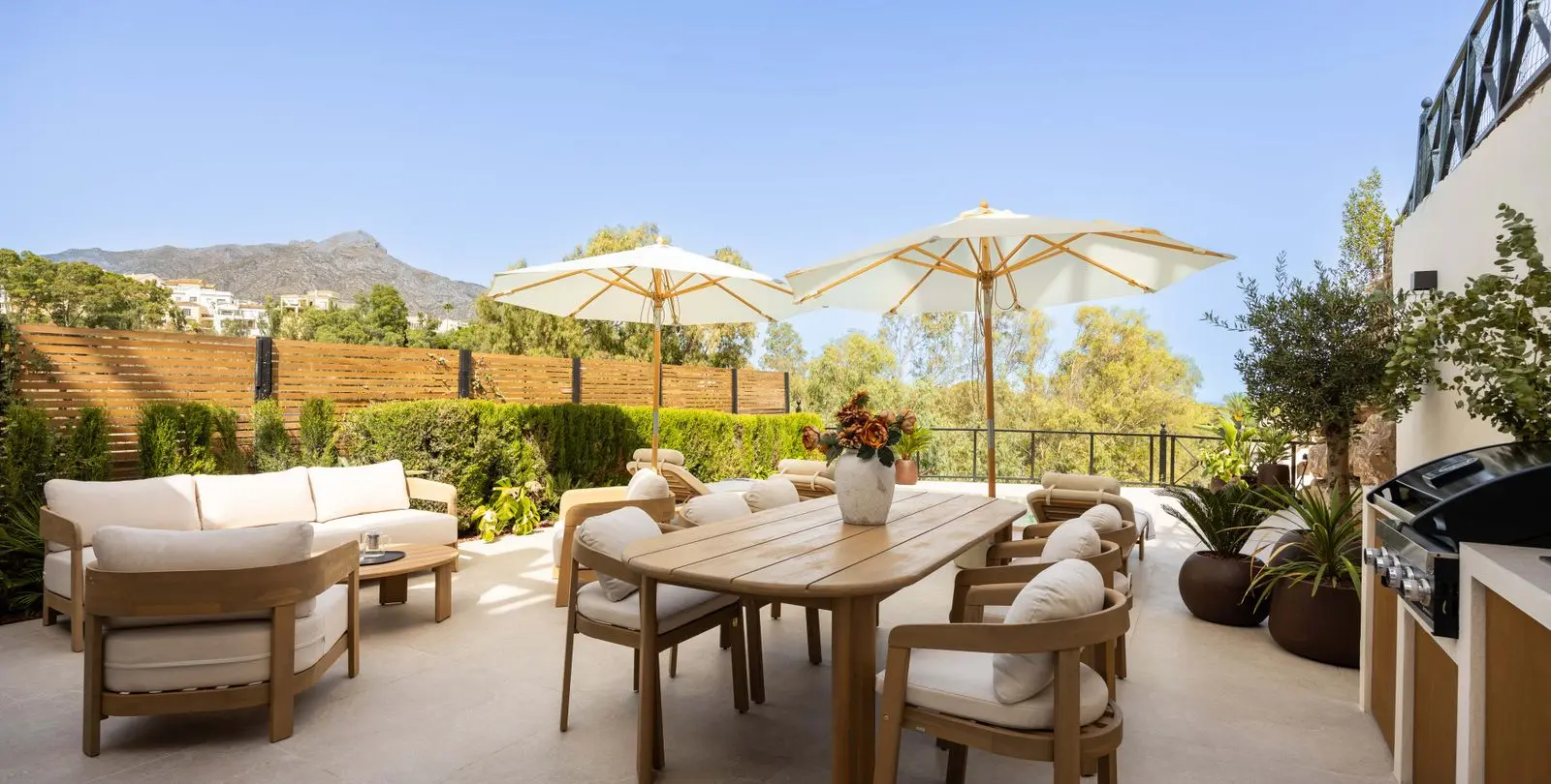 Sale of middle floor apartment in Nueva Andalucía 2
