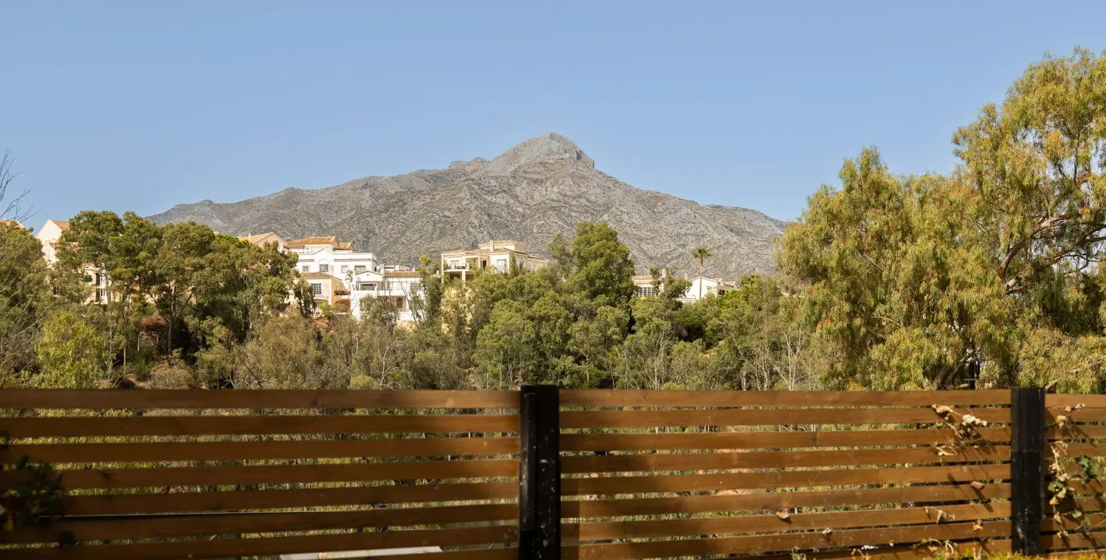 Sale of middle floor apartment in Nueva Andalucía 27