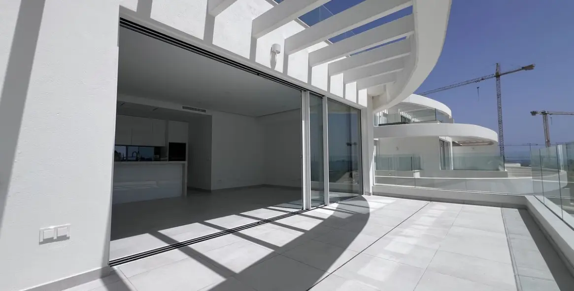 Venta de apartamento en planta media en La Cala de Mijas 2