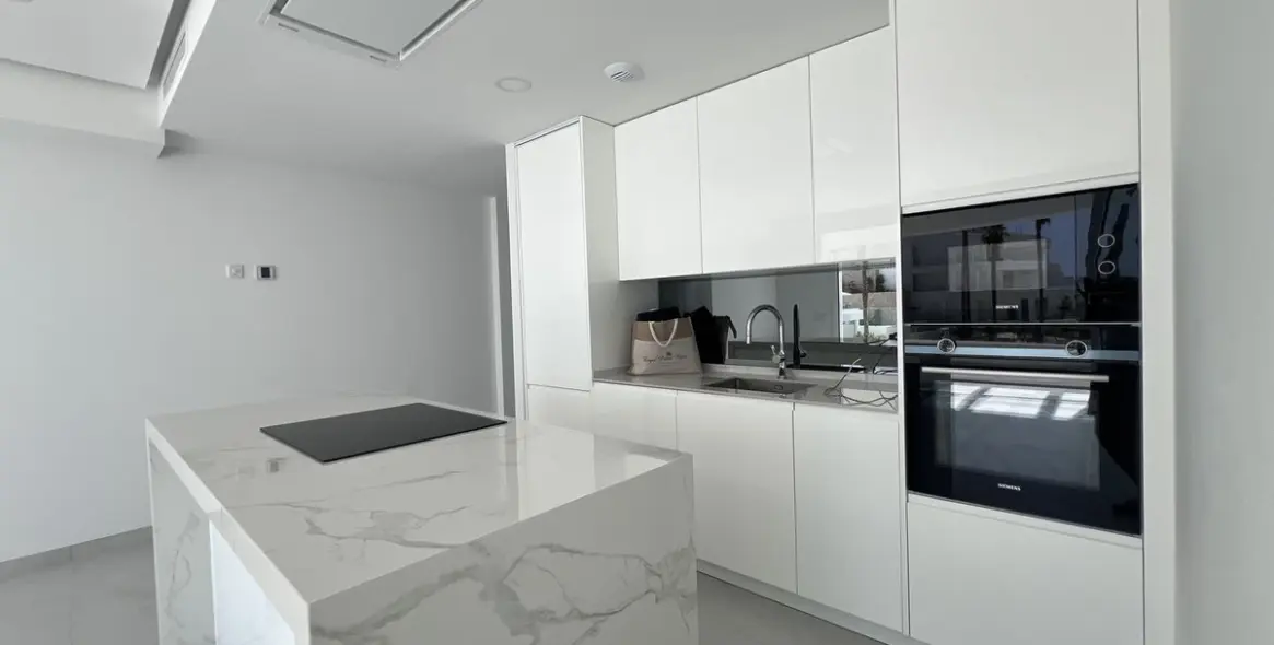 Venta de apartamento en planta media en La Cala de Mijas 3