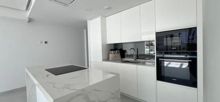 Venta de apartamento en planta media en La Cala de Mijas 2