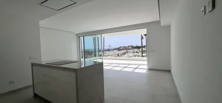 Venta de apartamento en planta media en La Cala de Mijas 3