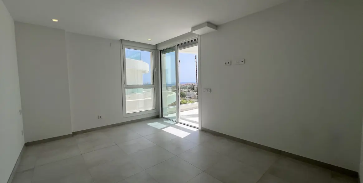 Venta de apartamento en planta media en La Cala de Mijas 11