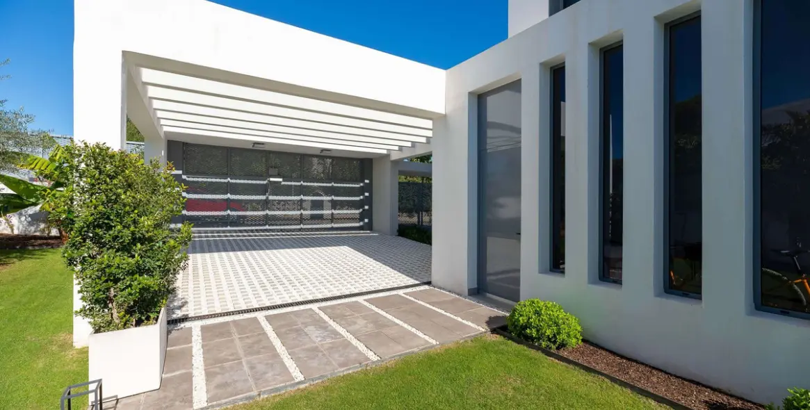 Venta de villa independiente en Cancelada 63