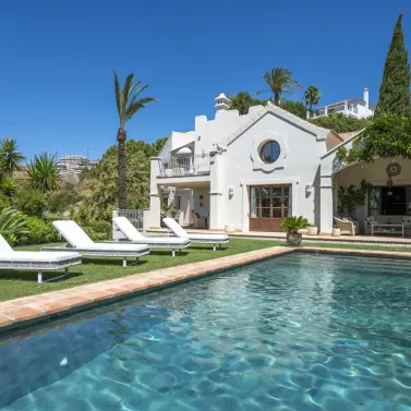 Venta de villa independiente en Estepona