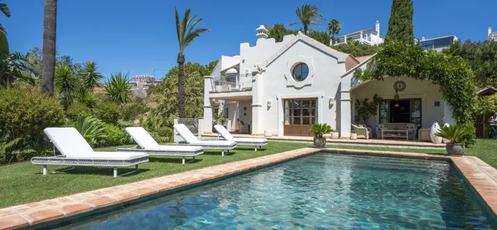Venta de villa independiente en Estepona 0