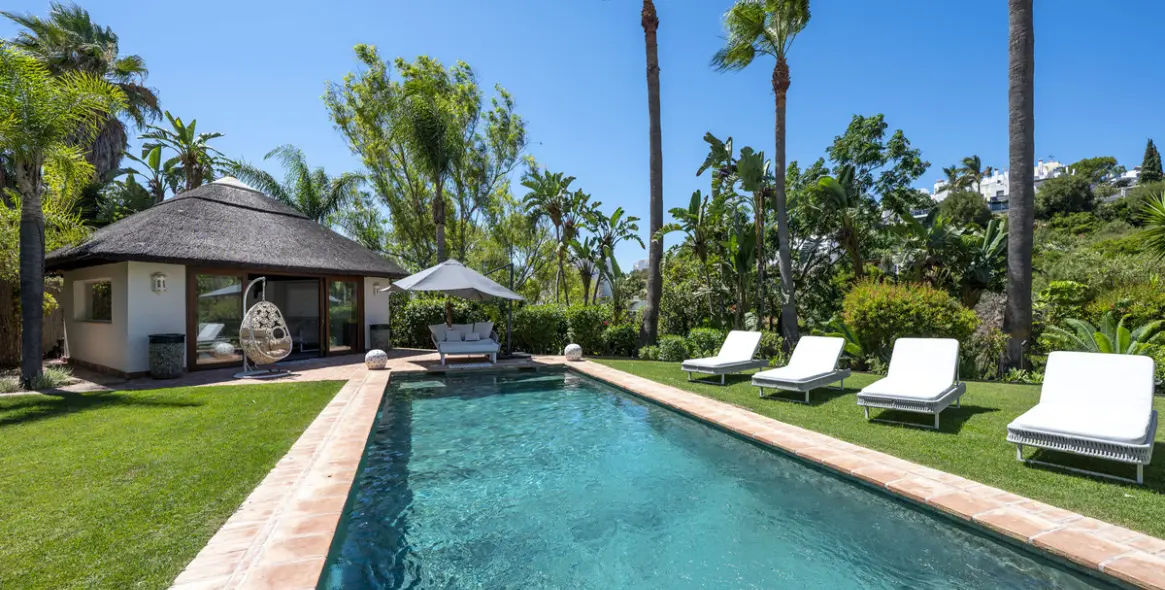 Venta de villa independiente en Estepona 2