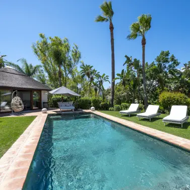 Venta de villa independiente en Estepona