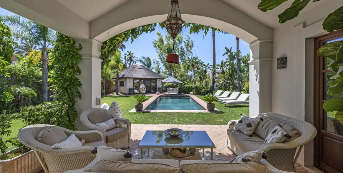 Venta de villa independiente en Estepona 3