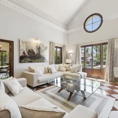 Venta de villa independiente en Estepona