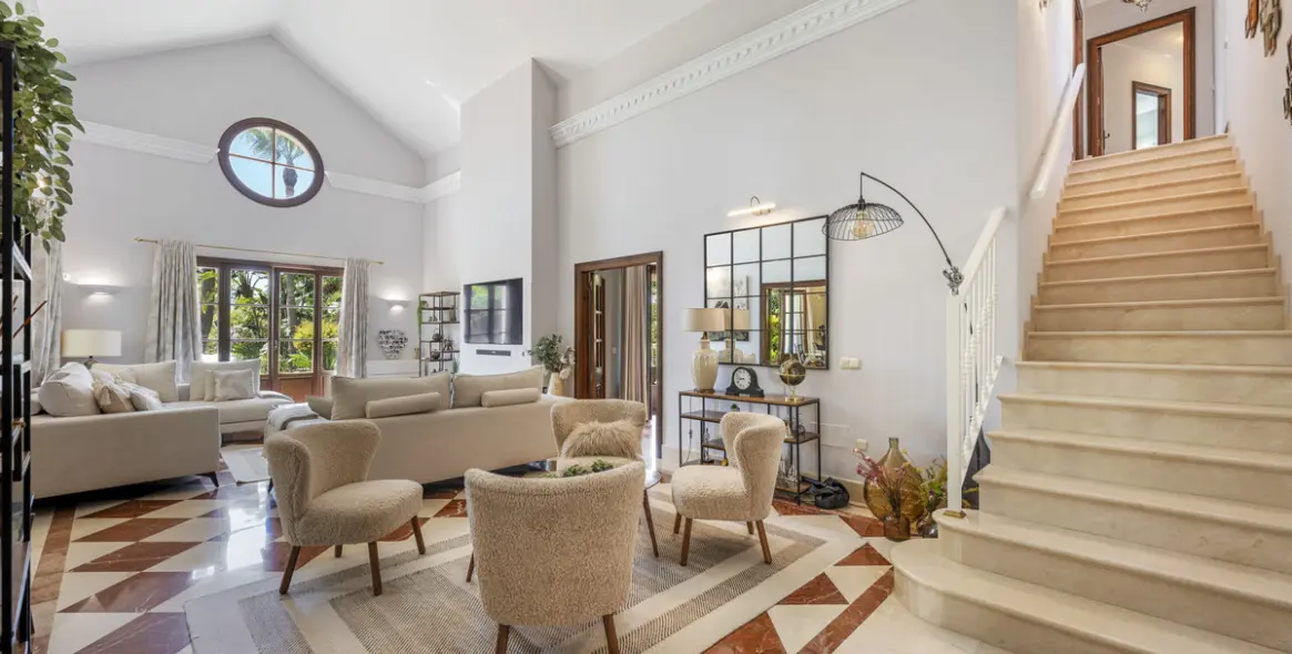 Venta de villa independiente en Estepona 16