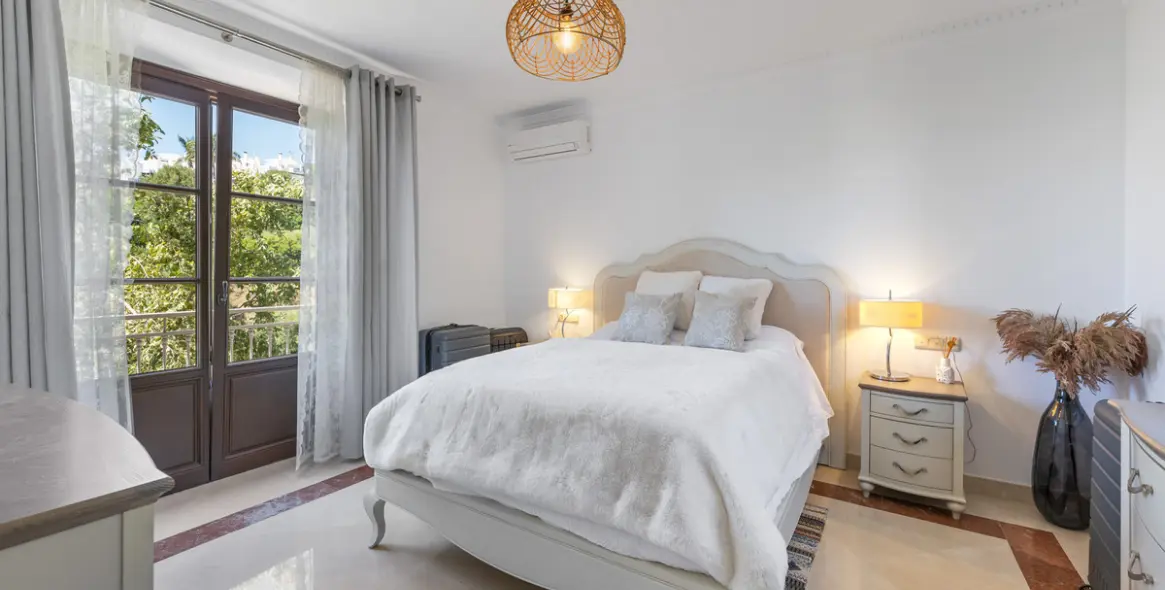 Venta de villa independiente en Estepona 18