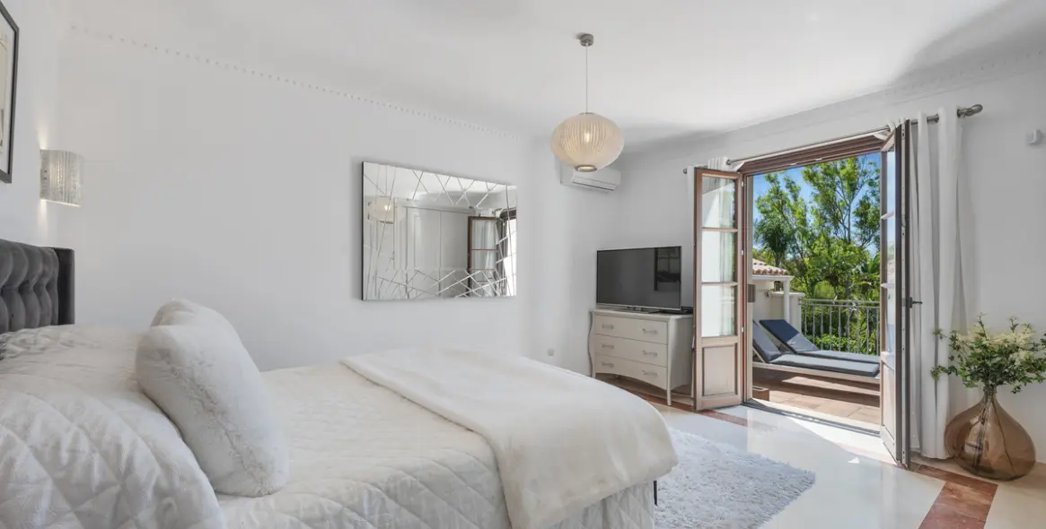 Venta de villa independiente en Estepona 24