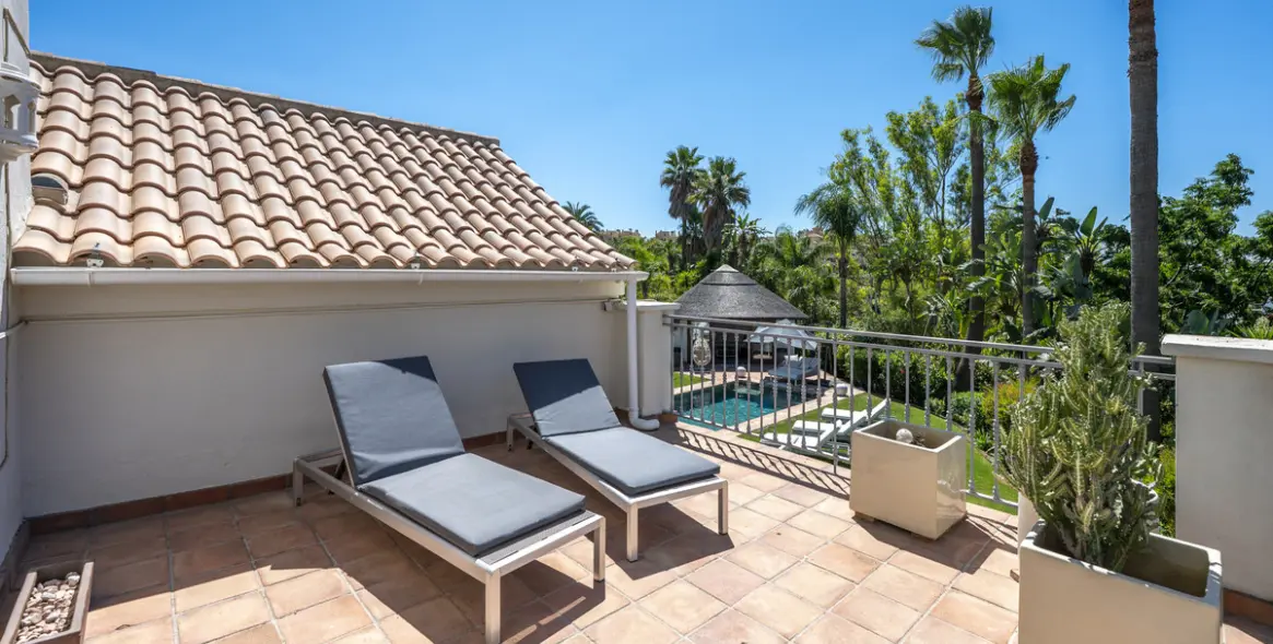 Venta de villa independiente en Estepona 25