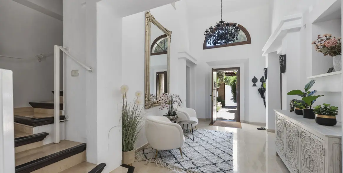 Venta de villa independiente en Estepona 30