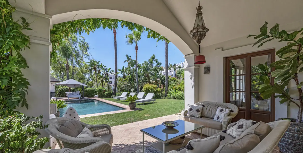 Venta de villa independiente en Estepona 34