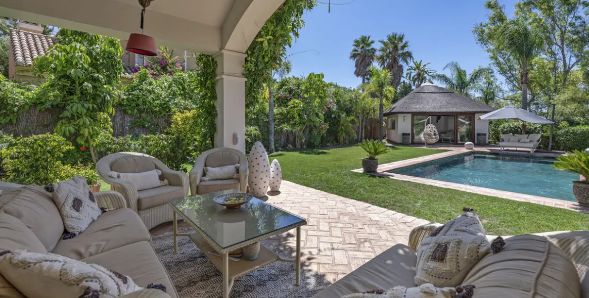 Venta de villa independiente en Estepona 35