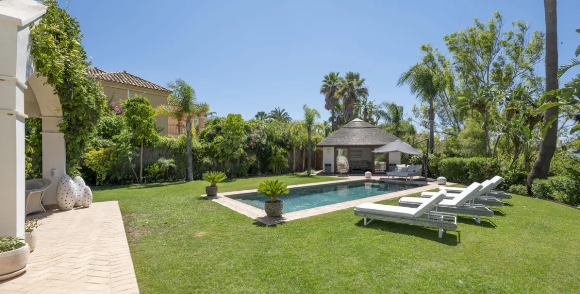 Venta de villa independiente en Estepona 42