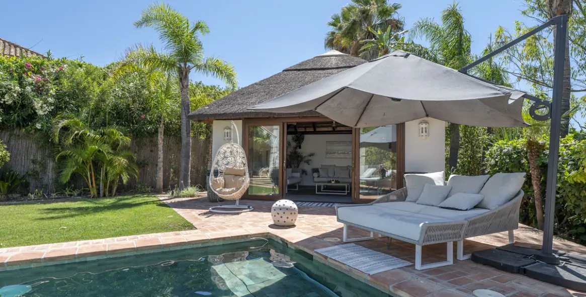 Venta de villa independiente en Estepona 46