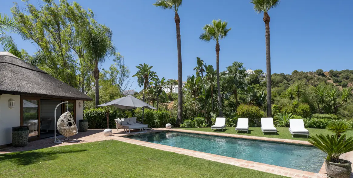 Venta de villa independiente en Estepona 60