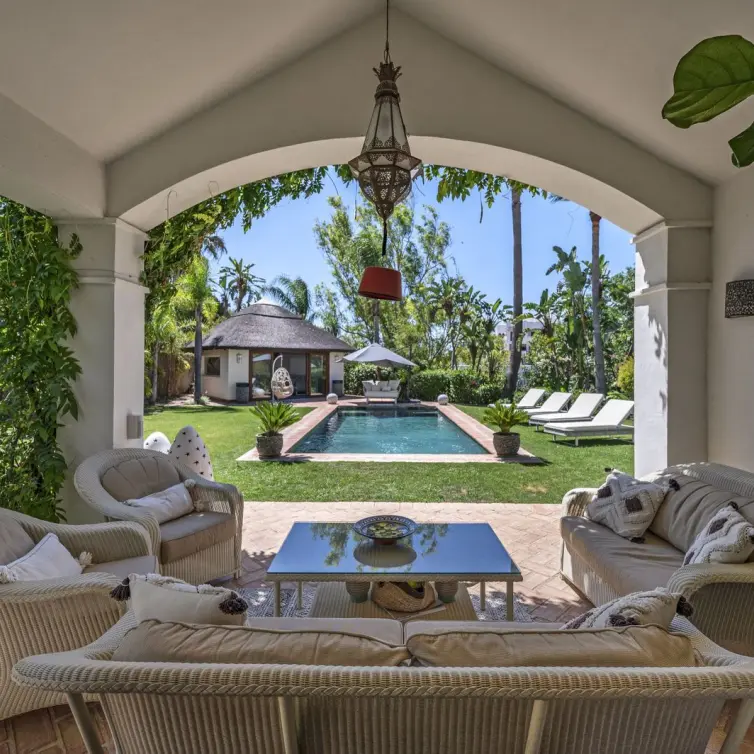 Venta de villa independiente en Estepona