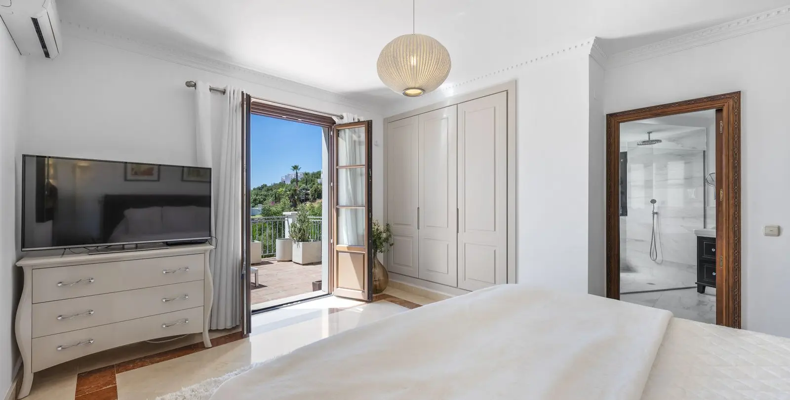 Venta de villa independiente en Estepona 23