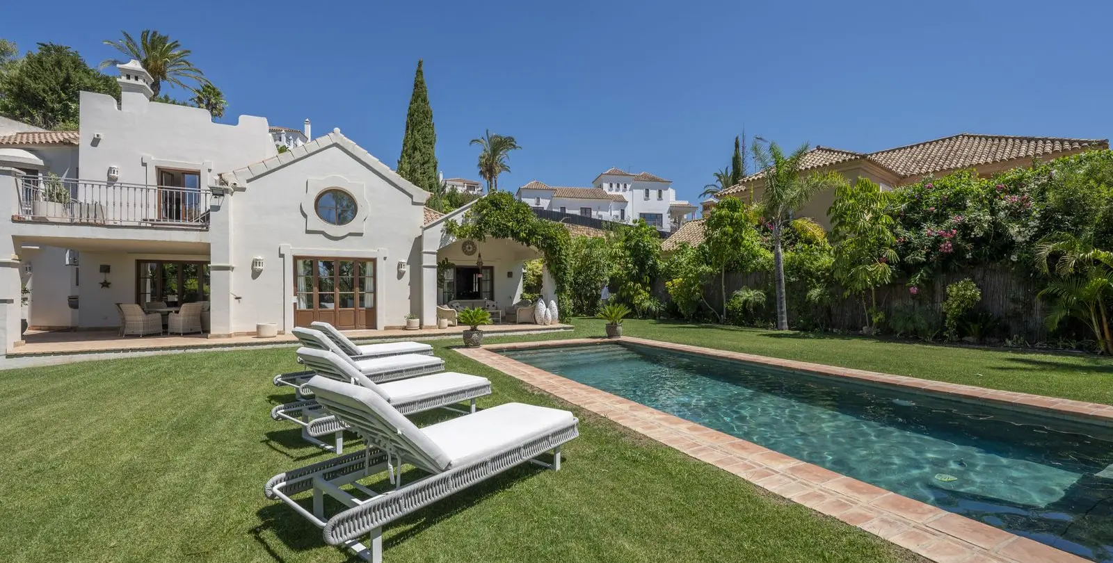 Venta de villa independiente en Estepona 37