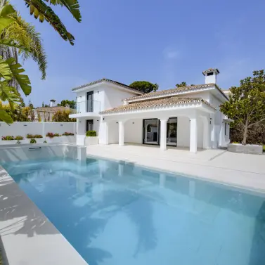 Venta de villa independiente en Guadalmina Alta