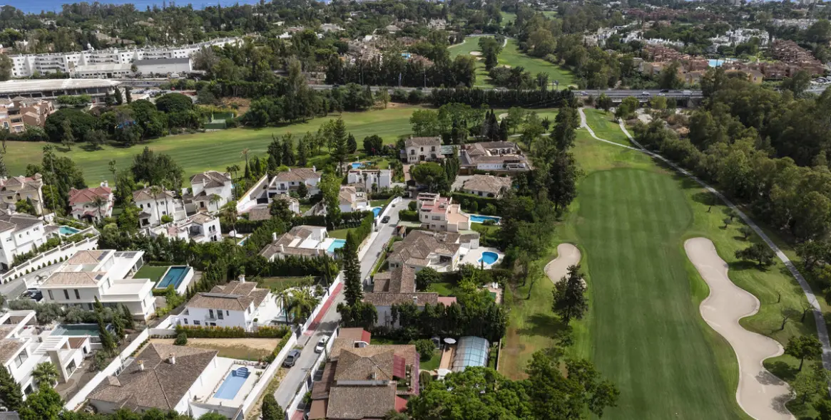 Venta de villa independiente en Guadalmina Alta 33